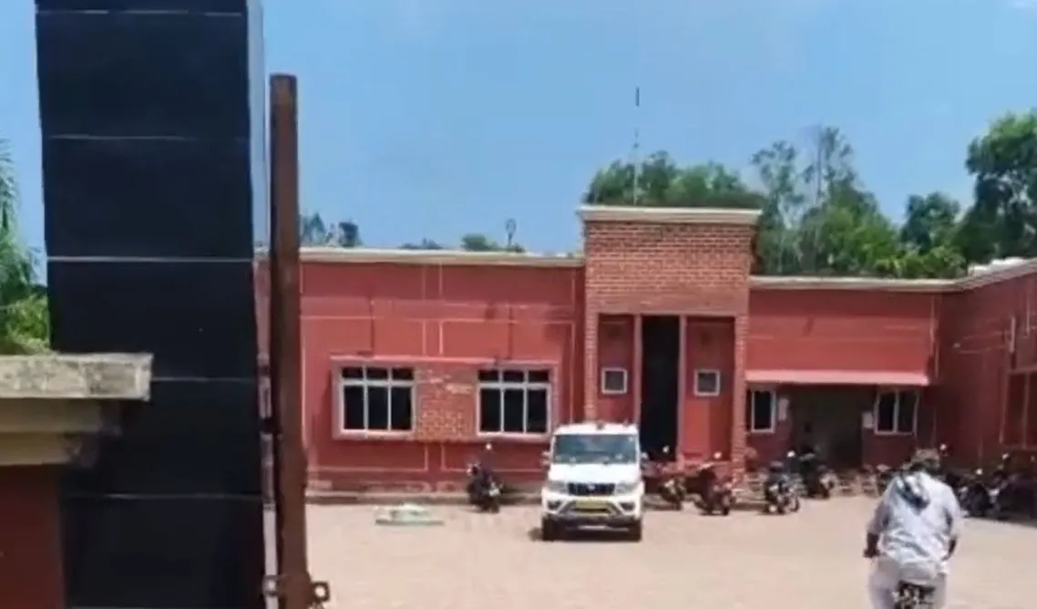 Accused beaten outside court, case registered