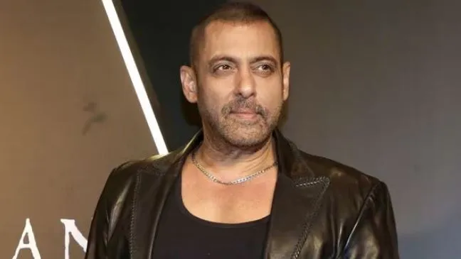 Bigg Boss:  ନୂଆ ରୂପରେ ଆସିବ ବିଗ୍‌ବସ୍‌ ୨୦, 'ଖତ୍‌ରୋଁ କେ ଖିଲାଡ଼ି’ ଭଳି  ଥିମ୍‌ ଓଲ୍ଡ ଭର୍ସସ୍‌ ନ୍ୟୁ ହୋଇପାରେ