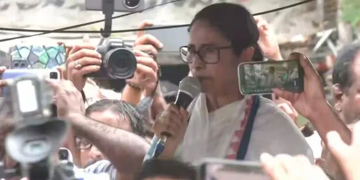 Mamata Banerjee protest tmc crisis without permission from Kolkata police attack on Abhishek Banerjee  
