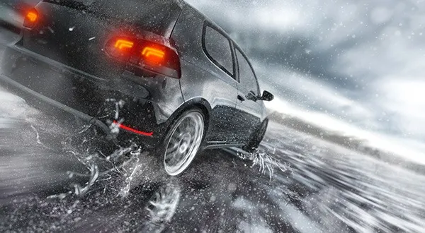Hydroplaning : ହାଇଡ୍ରୋପ୍ଲେନିଂ କ'ଣ ? ବର୍ଷାରେ କାହିଁକି ଖସିଯାଏ ଟାୟାର...