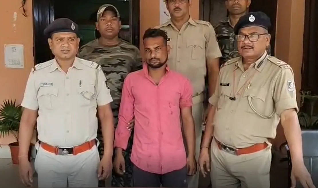 Crime News : ବନ୍ଧୁକ ଧରି ୩ ଯୁବକଙ୍କ ଆତଙ୍କରାଜ, ଜଣକୁ କାବୁ କଲା ପୁଲିସ, ୨ ଫେରାର୍