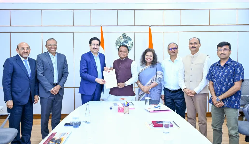 ମୁଖ୍ୟମନ୍ତ୍ରୀଙ୍କୁ ଭେଟିଲେ କୁମାର ମଙ୍ଗଳମ୍ ବିର୍ଲା ; କଂସାରୀଗୁଡ଼ାରେ ୧୨ହଜାର କୋଟିର ନୂଆ ପୁଞ୍ଜିନିବେଶ ପ୍ରସ୍ତାବ