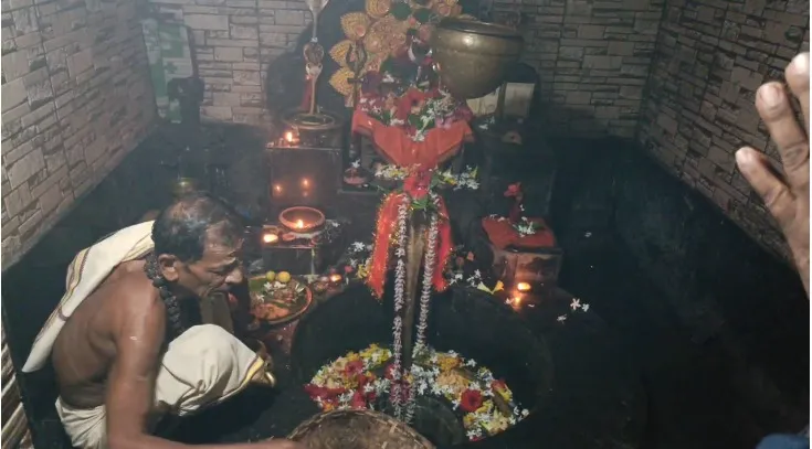 ବାର ମୌଜାବାସୀଙ୍କ ବିଶ୍ବାସରେ ବାବା ନିଳକଣ୍ଠେଶ୍ବର ଦେବ: ପବୁସାହିର ପବିତ୍ର ମାଟିରେ ୨୦୦ ବର୍ଷ ପୂର୍ବେ ହୋଇଥିଲେ ଆବିର୍ଭାବ