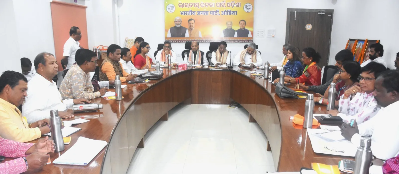 ରାଜ୍ୟ କାର୍ଯ୍ୟାଳୟରେ ବିଜେପି ରାଜ୍ୟ ପଦାଧିକାରୀ ଓ ଜିଲ୍ଲା ପ୍ରଭାରୀ ବୈଠକ
