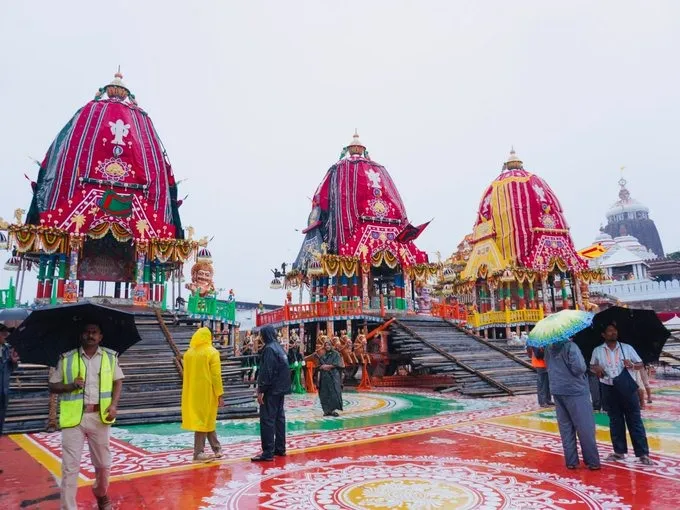 Ratha yatra 2026 : ପ୍ରତିଷ୍ଠା ହେଲା ତିନି ରଥ, ବିଜେ କରିବେ ଠାକୁରେ