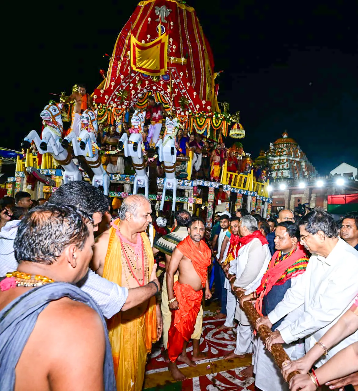 ରଥଯାତ୍ରାରେ ପ୍ରତିକୂଳ ପାଗ ସତ୍ତ୍ୱେ ପୁରୀରେ  ୮ରୁ ୯ ଲକ୍ଷ ଭକ୍ତଙ୍କ ସମାଗମ