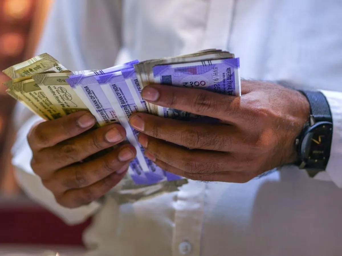 8th Pay Commission : ୬୮% ଯାଏ ବଢ଼ିବ କି କେନ୍ଦ୍ରୀୟ କର୍ମଚାରୀଙ୍କ ଦରମା ? ୮ମ ବେତନ କମିଶନକୁ ନେଇ ଆସିଲା ବଡ଼ ଅପଡେଟ୍