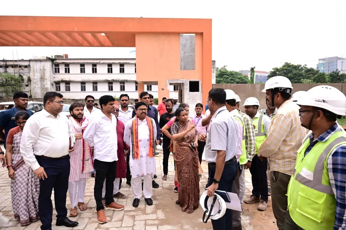 ଏସ୍‌ସିବି ମେଡିକାଲ କଲେଜ ଓ ହସ୍ପିଟାଲର ଅଗ୍ନି ନିରାପତ୍ତା ସହ ସମ୍ପ୍ରସାରଣ କାର୍ଯ୍ୟ ସମୀକ୍ଷା କଲେ ସ୍ୱାସ୍ଥ୍ୟ ମନ୍ତ୍ରୀ