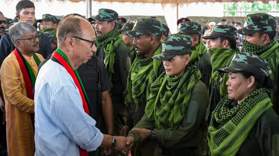 Manipur Militants Surrender: ମଣିପୁରରେ ଶାନ୍ତି ପ୍ରକ୍ରିୟାକୁ ବଡ଼ ସଫଳତା; ବିପୁଳ ମାରଣାସ୍ତ୍ର ଜବତ, ୪୬ ଉଗ୍ରବାଦୀଙ୍କ ଆତ୍ମସମର୍ପଣ