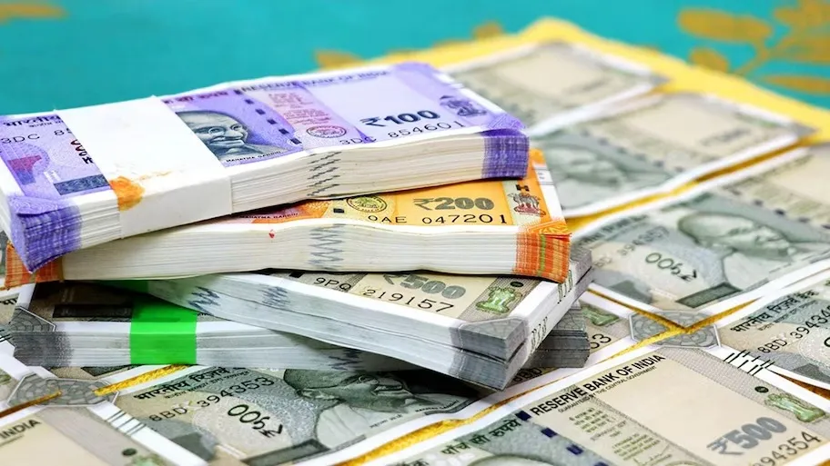 LIC  ଆଉ EPFO ପାଖରେ ପଡିରହିଛି ଗଦା ଗଦା ଭୂତ ଟଙ୍କା ! ନାହାଁନ୍ତି କେହି ଦାବିଦାର, ଟଙ୍କାର ମାଲିକ କିଏ ଜାଣିବାକୁ ଚେଷ୍ଟା କରିବେ ସରକାର…