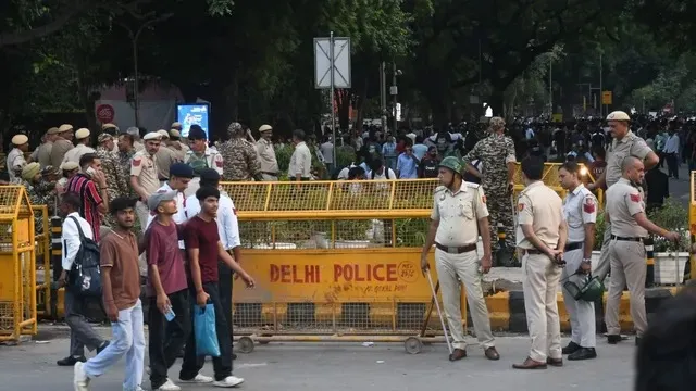 Delhi Police blocks 400 Pakistani handles