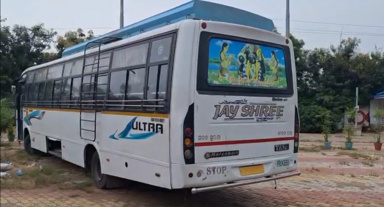 ଟ୍ୟାକ୍ସ ଡିପୋଜିଟ୍ ନ କରି  ଗାଡି ଚଳାଇବା ମହଙ୍ଗା ପଡିଲା :  ଘରୋଇ ବସକୁ  ୮ ଲକ୍ଷ ୪୦ ହଜାର ଟଙ୍କା ଜରିମାନା