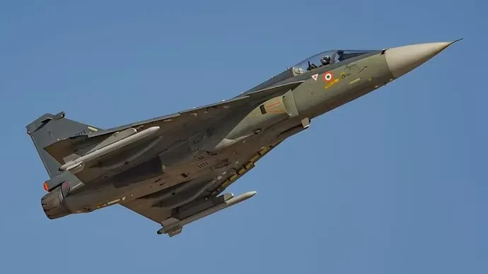 Tejas fighter jet : ଶତ୍ରୁ ଦେଶ ଆଗରେ ଦୃଢ଼ ଭାବେ ଠିଆ ହୋଇଛି ଭାରତୀୟ ତେଜସ୍ , ୬ ମାସ ପରେ ମଧ୍ୟ ତ୍ରୁଟି ପ୍ରମାଣ କରି ପାରି ନାହିଁ ପାକିସ୍ତାନ
