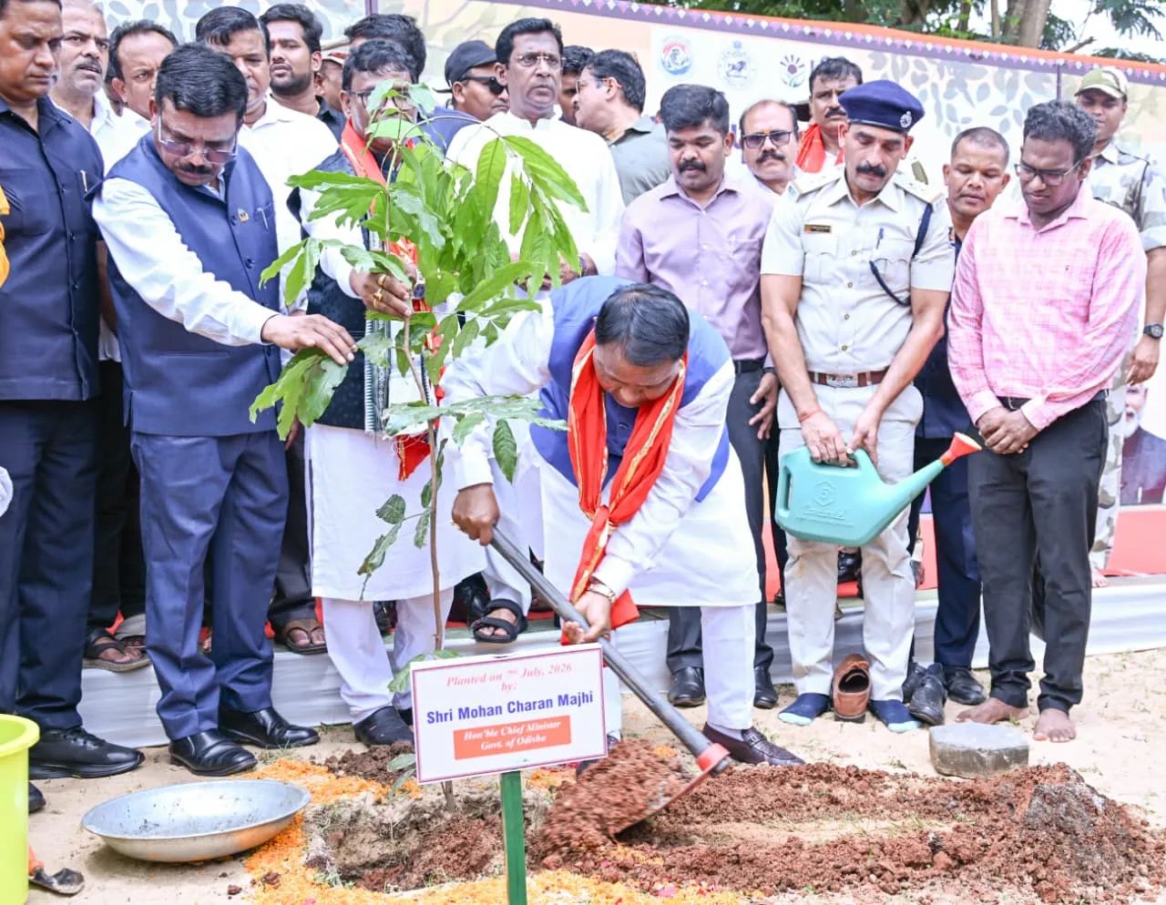ରାଜ୍ୟସ୍ତରୀୟ ବନ ମହୋତ୍ସବରେ ବୃକ୍ଷରୋପଣ କଲେ ମୁଖ୍ୟମନ୍ତ୍ରୀ ମୋହନ ମାଝୀ